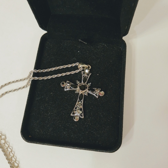 Vintage Gordon's Silver and Black Jet Sparkly Cross Necklace - Picture 5 of 5